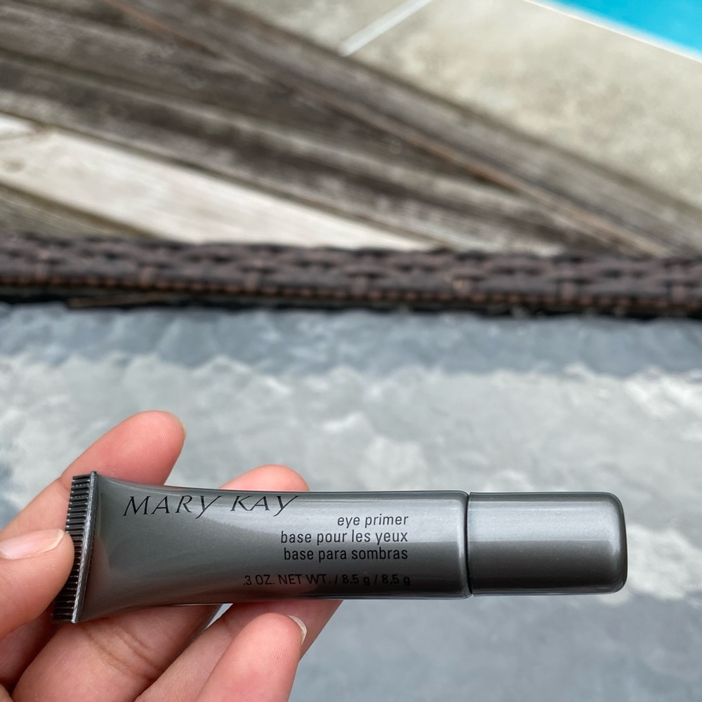 Eye primer